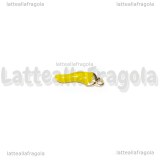 Charm Cornetto Portafortuna 3D in metallo dorato smaltato giallo 15x4.5mm