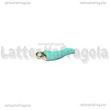 Charm Cornetto Portafortuna 3D in metallo dorato smaltato azzurro 15x4.5mm