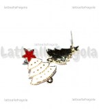 Orecchini a perno Albero di Natale in metallo dorato smaltato 22x16mm