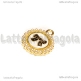 Charm Medaglietta Fiocco Numero 5 e perle in metallo dorato smaltato 17x14mm