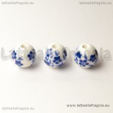 Perla in ceramica bianca con fiori blu 12mm