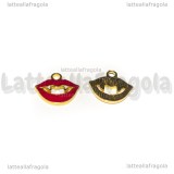Charm Labbra di Vampiro in metallo smaltato dorato 14x13mm